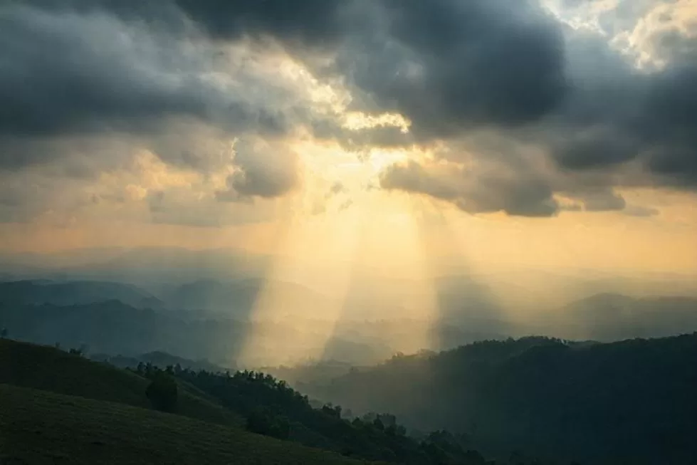 A Luz e a Sombra: Compreendendo o Amor de Deus e a Realidade do Inferno